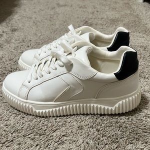 WORN ONCE Steve Madden Sneakers